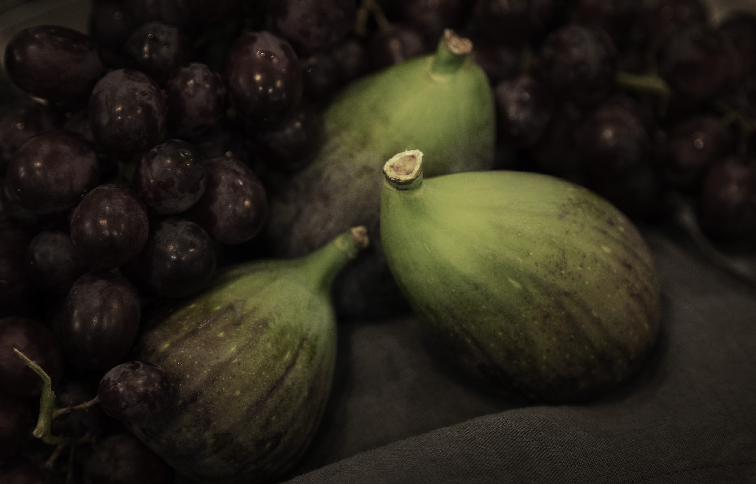 Figs & grapes on a table. Paul Scott Photography, food.